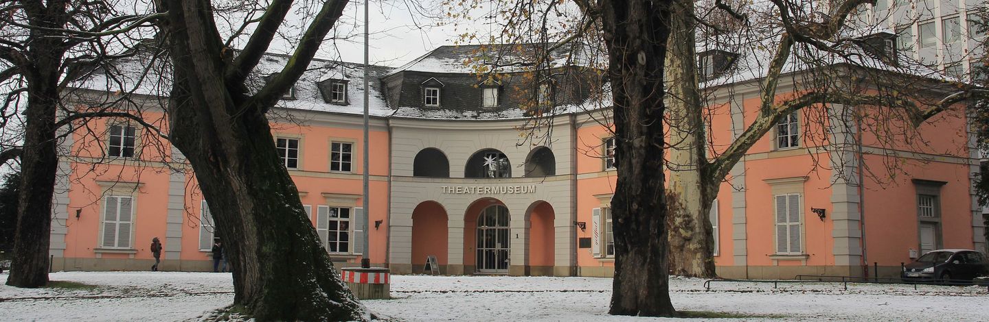 Außenansicht Theatermuseum im Winter