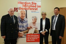Auftakt zur Kandidatensuche für die Seniorenratswahl 2019: (v.l.) der derzeitige Vorsitzende des Seniorenrats, Georg Jungbluth, eine seiner beiden Stellvertreterinnen, Ulrike Schneider, und Stadtdirektor Burkhard Hintzsche. Foto: Young