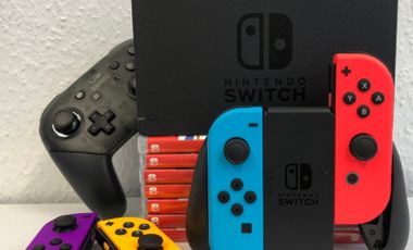 Nintendo Switch Konsole mit Controllern