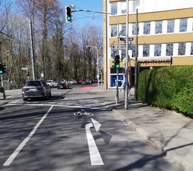 Prinz-Georg-Straße: An den Kreuzungen mit Ampel wurde das Prinzip der "Leipziger Kombispur" angewendet. Foto: Amt für Verkehrsmanagement