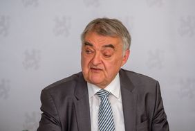 NRW-Innenminister Herbert Reul bei der Vorstellung des Projekts EQAL.
