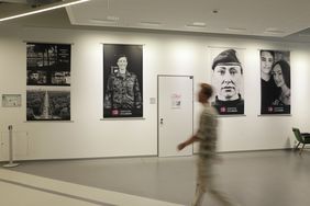 Im Zeitraum der Invictus Games wird in der Zentralbibliothek, Konrad-Adenauer-Platz 1, die Ausstellung "Gesichter des Lebens" präsentiert. Foto: Ingo Lammert
