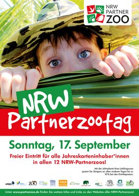 Poster des NRW-Partnerzootages. Ein Junge mit einem Tropenhelm auf dem Kopf blickt dem Betrachtenden entgegen. Rechts oben ist das Logo der NRW-Partnerzoos zu sehen, unten im Bild die Logos aller Mitgliedszoos.