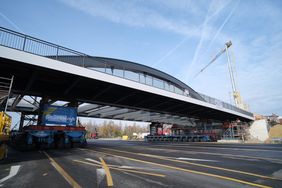 Die neue Brücke am Heerdter Lohweg; Foto: Gstettenbauer