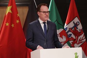Oberbürgermeister Dr. Stephan Keller begrüßte die rund 160 Gäste beim Empfang für die chinesische Wirtschaft. Foto: David Young