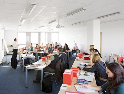 Lehrsituation im Studieninstitut, Rechte bei Stadt Düsseldorf