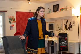 Die Ergebnisse der Aktionen und Workshops der Düsseldorfer Märchenwochen sind ab sofort digital abrufbar - darunter auch der Auftritt von Schauspielerin und Erzählerin Julia Jochmann,© Faraz Baghaei