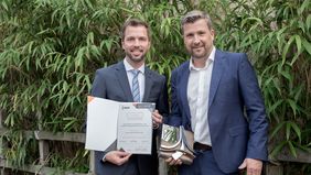 Haben den Ingenieurspreis 2023 entgegengenommen: Dr. David Rüdiger (l.) und Rolf Neumann, Geschäftsführer CMD. Foto: Markus Gosse, "BOXXOM"