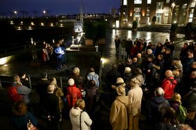 Gemeinsam mit dem Landesverband Deutscher Sinti und Roma NRW hat die Landeshauptstadt Düsseldorf am Jahrestag des "Auschwitz-Erlasses" der Sinti und Roma Europas gedacht, die Opfer des nationalsozialistischen Völkermords wurden; Foto: Ingo Lammert