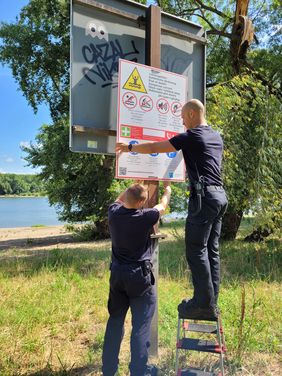 Die ersten der neuen Warnschilder wurden bereits am Freitag, 30. Juni, montiert. Foto: Feuerwehr Düsseldorf