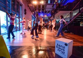 Mit Open Studios und Performances luden Akademie und Bühne des tanzhauses nrw zum gemeinschaftlichen Erleben von Tanz ein. Foto: van Offern