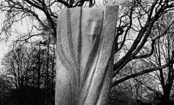 Das Gustaf-Gründgens-Denkmal von Peter Rübsam