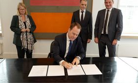 Mayor Dr Stephan Keller signed the cooperation agreement