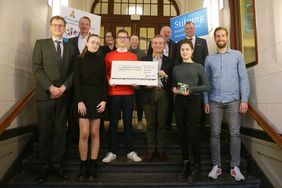 Übergabe der Spende des Görres-Gymnasiums für das Kinderhilfezentrum Düsseldorf - Gruppenfoto