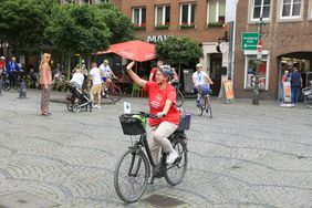 Zum ersten Mal reiste Special Olympics NRW mit Fahrrad und Flamme von Paderborn bis nach Bonn und machte dabei am Mittwoch, 27. Juli, auch einen Zwischenstopp in der Landeshauptstadt Düsseldorf. Foto: Lammert