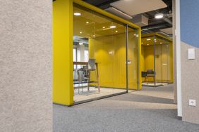 Besprechungsbox in der Musterfläche für das zukünftige Büroraumkonzept im Neubau des Technischen Verwaltungsgebäudes. Foto: Amt für Gebäudemanagement