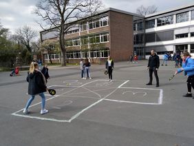 Street Racket auf dem Pausenhof des Humboldt-Gymnasiums; Foto: Stadt/Brembach