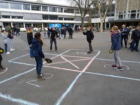 Street Racket auf dem Pausenhof des Humboldt-Gymnasiums; Foto: Stadt/Brembach