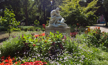 Statue im Floragarten