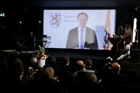 Die neuen Auszubildenden wurden digital willkommen geheißen. Oberbürgermeister Dr. Stephan Keller begrüßte die Nachwuchskräfte per Videobotschaft.
