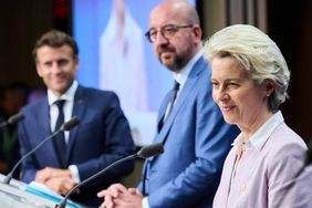 Emmanuel Macron, Charles Michel und Ursula von der Leyen im Europäischen Rat © Europäische Union, 2022, CC BY 4.0 - Quelle: EC-Audiovisual Services