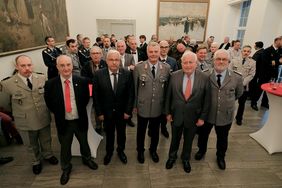 Bürgermeister Friedrich G. Conzen begrüßt die Teilnehmer und Gäste des 33. Internationalen Schießwettkampfs um den Kurfürst-Jan-Wellem-Pokal. Foto: Michael Gstettenbauer