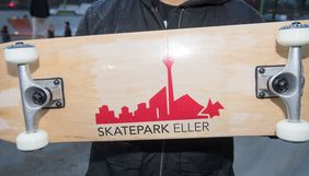Skateboard zum Richtfest des Skateparks Eller. Foto: Uwe Schaffmeister