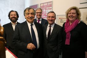 v. l.: Andrea Cusumano, Kulturdezernent Palermos, Prof. Dr. Leoluca Orlando, Kulturdezernent Hans-Georg Lohe, Oberbürgermeister Thomas Geisel und Dr. Sabine Brenner-Wilczek, Leiterin des Heinrich-Heine-Instituts