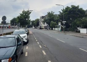 Die Fahrbahn der Hildener Straße und auch der Geh- und Radweg sind in die Jahre gekommen und müssen saniert werden. Baustart ist am Montag, 17. Februar © Landeshauptstadt Düsseldorf, Amt für Verkehrsmanagement 