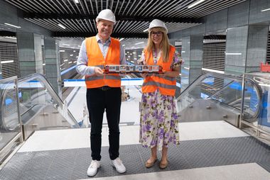 Zeigten sich beeindruckt von der erfolgreichen Umsetzung des 1. Bauabschnitts der U80/U81: Oberbürgermeister Dr. Stephan Keller und Rheinbahn-Vorständin Annette Grabbe. Foto: Amt für Kommunikation