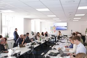 Tagung der Arbeitsgruppe "Wohnungslosigkeit" des Netzwerks EUROCITIES: Miriam Koch begrüßte die Gäste aus ganz Europa im Düsseldorfer Rathaus © Landeshauptstadt Düsseldorf/Ingo Lammert