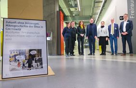 OB Dr. Stephan Keller und Generalkonsulin Shum beim Rundgang.