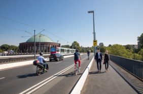 Verschiedene Formen der Mobilität auf der Oberkasseler Brücke: Im Rahmen der Europäischen Mobilitätswoche vom 16. bis 22. September lenken die Angebote den Blick besonders auf Formen der nachhaltigen Mobilität. Archivfoto: Melanie Zanin