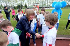 Bürgermeisterin Klaudia Zepuntke mit Teilnehmern des Petit Départ Lierenfeld