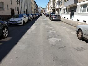 Die Kampstraße wird mit einem Dünnschichtbelag instand gesetzt. Foto: Amt für Verkehrsmanagement