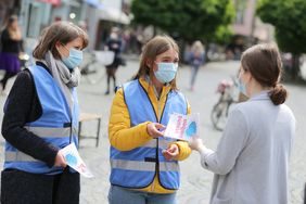 Die Promoteams unterstützen künftig das Ordnungsamt bei der Aufklärung zum Coronaschutz. Foto: Ingo Lammert