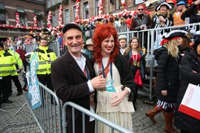 "Düsseldorf - gemeinsam jeck" - die Karnevalisten in der Landeshauptstadt feiern ihren Rosenmontagszug 2019. Foto: Melanie Zanin