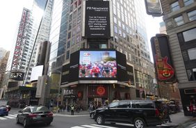 Grand Départ Düsseldorf 2017 am New Yorker Times Square. Copyright: Landeshauptstadt Düsseldorf/PR Newswire