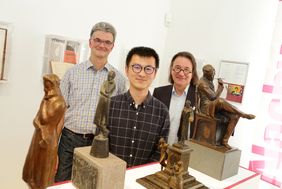 Yang Liu, Gewinner des Stipendiums (Mitte)