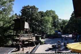 Seit 50 Jahren kann auf dem Abenteuerspielplatz Eller gebaut, getobt, gerannt und gewerkelt werden, © Landeshauptstadt Düsseldorf/Melanie Zanin
