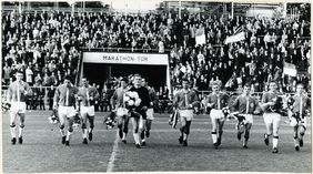 Die Mannschaft von Fortuna Düsseldorf nach dem Gewinn der Westdeutschen Meisterschaft 1966