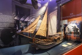 Zu den Highlights der Sonderausstellung gehört ein zwei Meter großes Modell einer Staatenjacht des Kurfürsten Johann Wilhelm von Pfalz Neuburg, das 1936 Teil der ersten Ausstellung des SchifffahrtMuseums war. Foto: Zanin