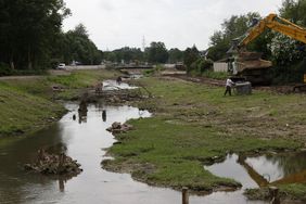 Die Südliche Düssel erhält einen geschwungenen Verlauf, wie er für ein Gewässer dieser Art typisch ist. Foto: Ingo Lammert