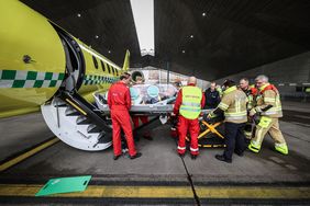 Ausgangspunkt des Hochinfektionstransports, kurz "HIT" genannt, war ein - simuliert - hochinfektiöser Patient, der aufgrund von Umbaumaßnahmen nicht in der Sonderisolierstation in Dublin aufgenommen werden konnte. Foto: Zanin