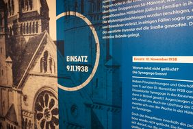 Die Ausstellung thematisiert unter anderem die Pogromnacht 1938, die Personalpolitik und die ideologischen Ausrichtung der Feuerwehr im Nationalsozialismus sowie ihre Rolle bei den Deportationen. Foto: Gstettenbauer
