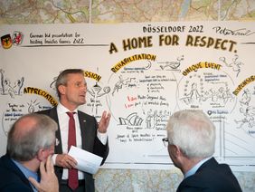 OB Thomas Geisel präsentiert die Düsseldorfer Bewerbung für die Invictus Games 2022; Foto: Ronald Rogge