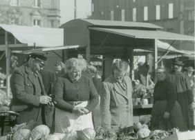 Wochenmarkt Carlsplatz 1950er Jahre