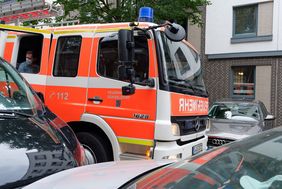 Die Feuerwehr Düsseldorf machte bei der Durchfahrt von Straßen in Oberbilk auf die Gefahr aufmerksam, die durch "Falschparker" entstehen © Landeshauptstadt Düsseldorf/Uwe Schaffmeister