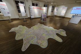 Blick in die Radverkehrsausstellung im Rathaus