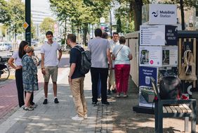 Einen Infotag für die Menschen in der Umgebung – wie hier im Bild bei der Mobilitätsstation Engerstraße – wird es auch zur Eröffnung der neuen Mobilitätsstation am S-Bahnhof Wehrhahn geben. © Connected Mobility Düsseldorf